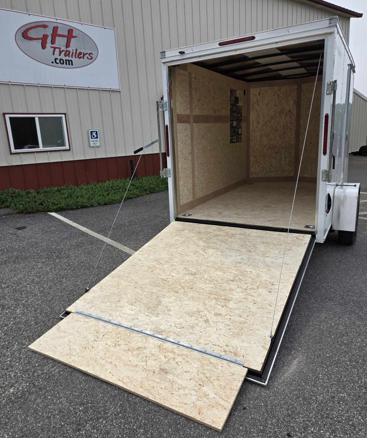 26_WC_6x12_RAMP_&_EXT_WHITE.jpg 26_WC_6x12_RAMP_&_EXT_WHITE.jpg